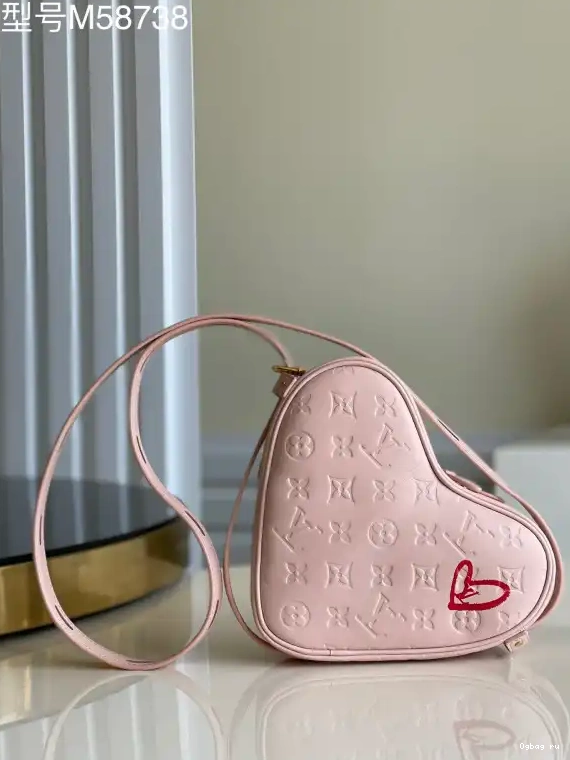 LIMITED LOUIS - VUITTON EDITION SAC CŒUR 0628